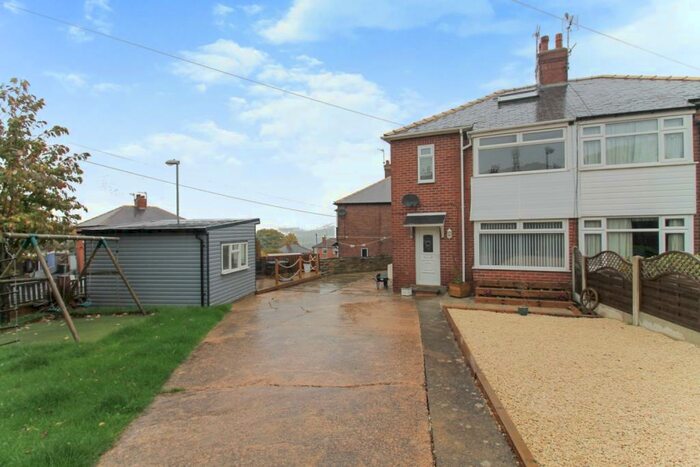 3 Bedroom Semi-Detached House To Rent In Calverley Avenue, Leeds, LS13