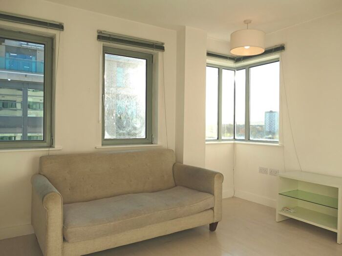 1 Bedroom Flat To Rent In Ingram Street, Leeds, West Yorkshire, Uk, LS11