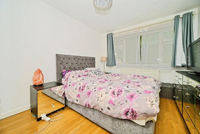 3 Bedroom Semi Detached House To Rent In Oatfield Close, Luton, Beds, LU4