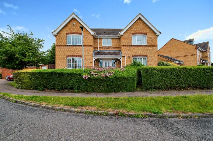 5 Bedroom Detached House For Sale In Varrier Jones Dr, Papworth Everard, Cambridge, CB23