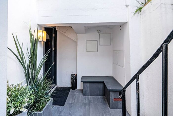 1 Bedroom Flat To Rent In Burnaby Street, Chelsea, London, SW10