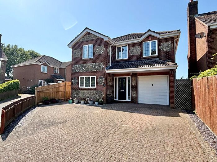 4 Bedroom Detached House For Sale In Charborough Way, Sturminster Marshall, BH21