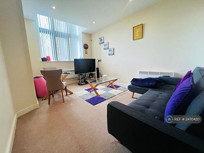 2 Bedroom Flat To Rent In Richardshaw Lane, Pudsey, LS28