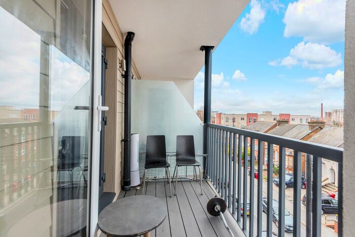 1 Bedroom Flat To Rent In Stoke Road, Slough, SL2