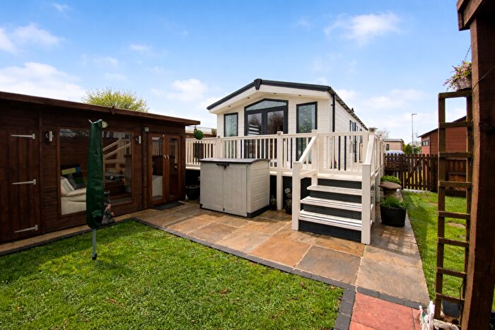 2 Bedroom Mobile Home For Sale In Heron Orchard Holiday Park, Frostley Gate, PE12