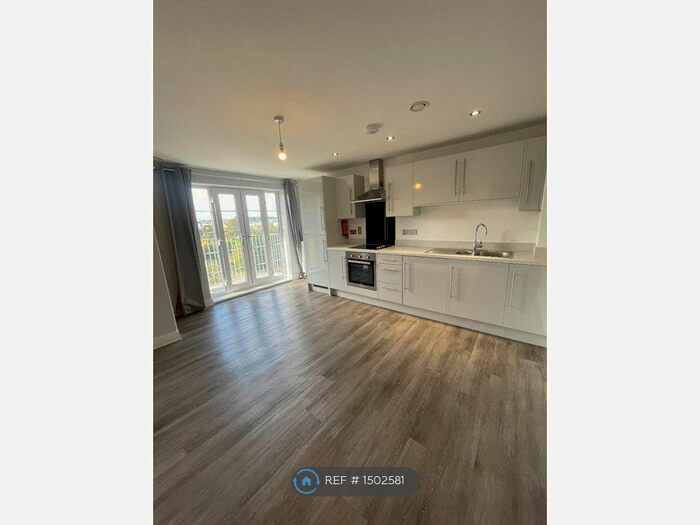 2 Bedroom Flat To Rent In Sycamore Court, Luton, LU2