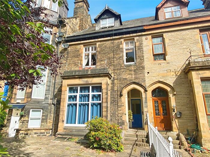 1 Bedroom Flat To Rent In West Park Street, Dewsbury, West Yorkshire, WF13
