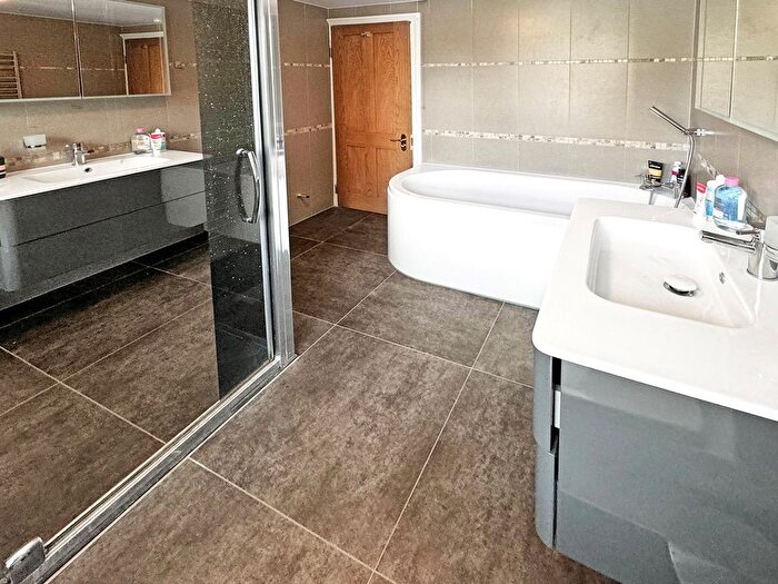 3 Bedroom Terraced House For Sale In Station Road, Amersham, HP6