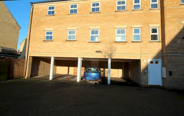 2 Bedroom Flat To Rent In Grouse Road, Calne, SN11