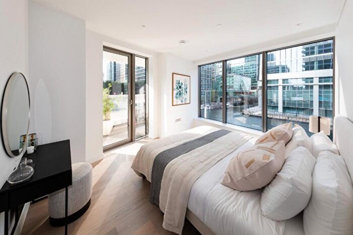 2 Bedroom Apartment To Rent In Water Street, London, E14