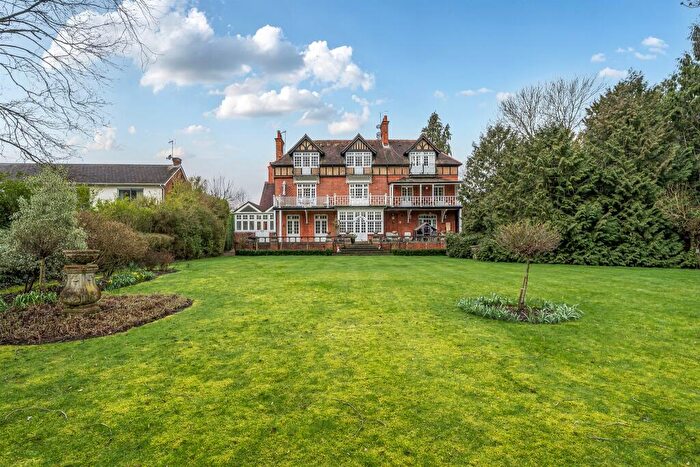 2 Bedroom Apartment For Sale In Court Road, Maidenhead, SL6