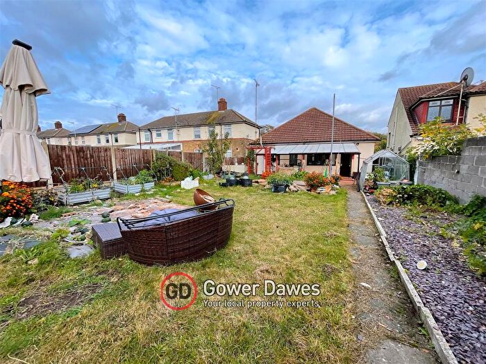 2 Bedroom Detached Bungalow For Sale In Milton Road, Grays, RM17