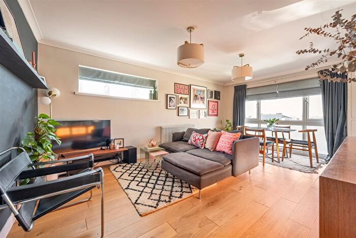 2 Bedroom Flat For Sale In North Birkbeck Road, Leytonstone, E11