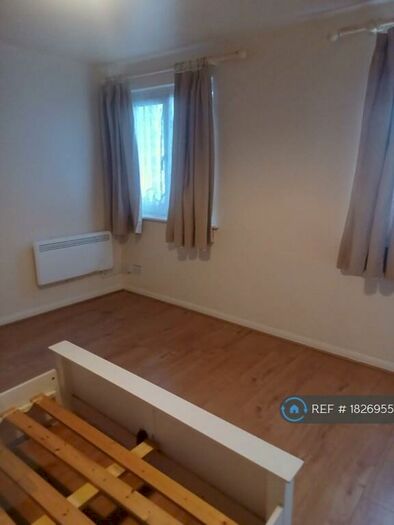 1 Bedroom Flat To Rent In Nora Court, Chatham, ME4