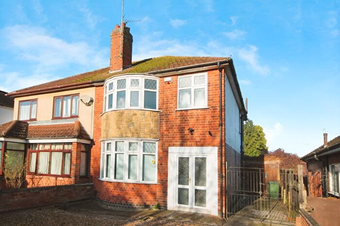 3 Bedroom Semi-Detached House For Sale In Amy Street, Leicester, LE3