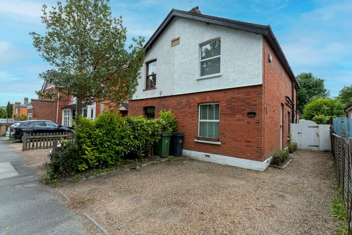 3 Bedroom Semi-Detached House To Rent In Guildford Road, Lightwater, GU18