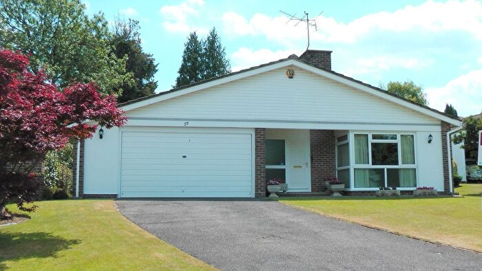 3 Bedroom Bungalow For Sale In Badingham Drive, Fetcham, Surrey, KT22