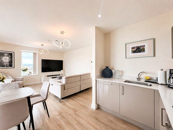 2 Bedroom Flat For Sale In Pegasus Way, Gillingham, Kent, ME7