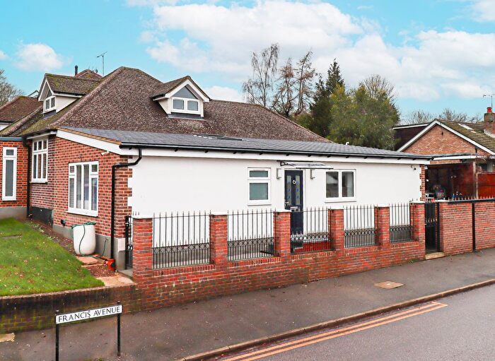 2 Bedroom Semi Detached Bungalow To Rent In Green Lane, St Albans, St Albans, AL3