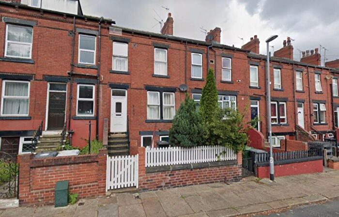 2 Bedroom House To Rent In Longroyd Crescent, Leeds, LS11