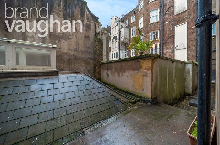 Studio To Rent In Eastern Terrace, Brighton, East Sussex, BN2