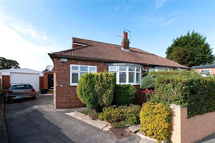 2 Bedroom Bungalow For Sale In High Moor Grove, Leeds, LS17