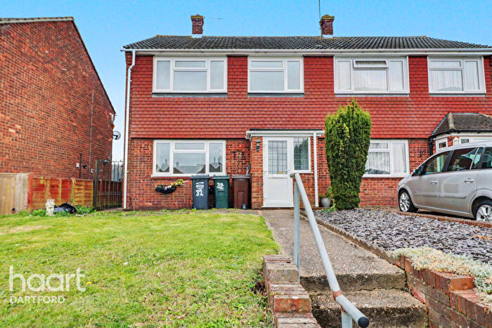 3 Bedroom Semi Detached House For Sale In Stonewood, Dartford, DA2