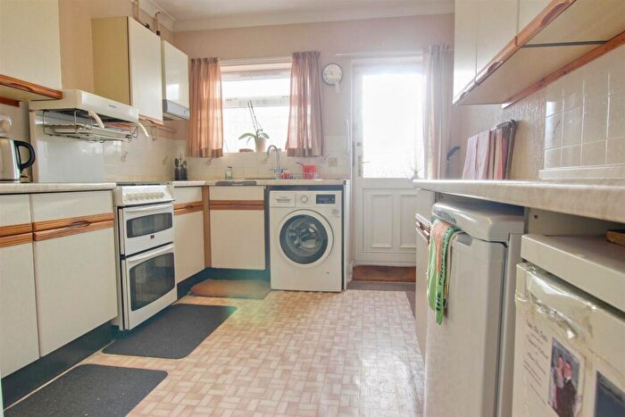 2 Bedroom Semi-Detached Bungalow For Sale In Wheatlands Drive, Molescroft, HU17