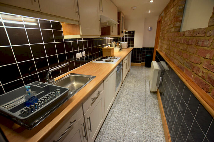 1 Bedroom Flat To Rent In Kettering Road, Northampton, NN1