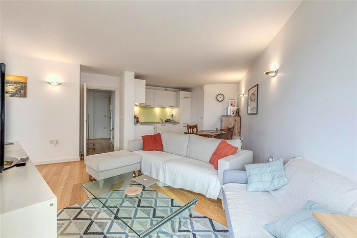 2 Bedroom Flat To Rent In Washington Building, Deals Gateway, London, SE13