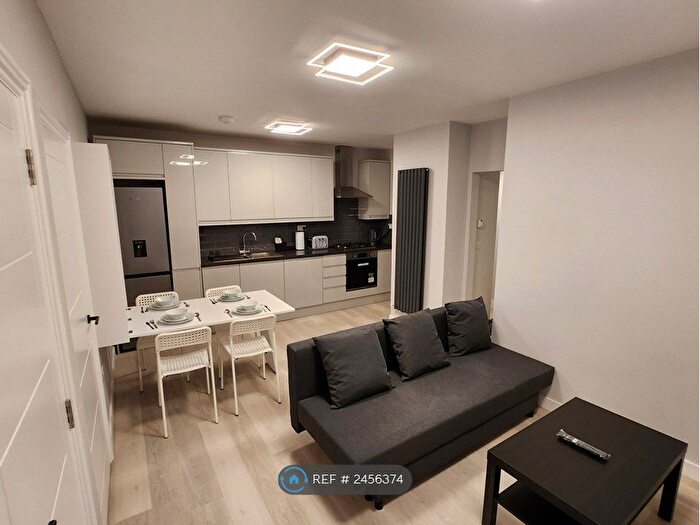 2 Bedroom Flat To Rent In Mitcham Road, London, SW17