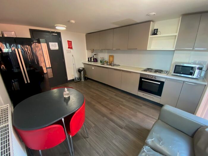 Studio To Rent In Chapel Street, Luton, LU1