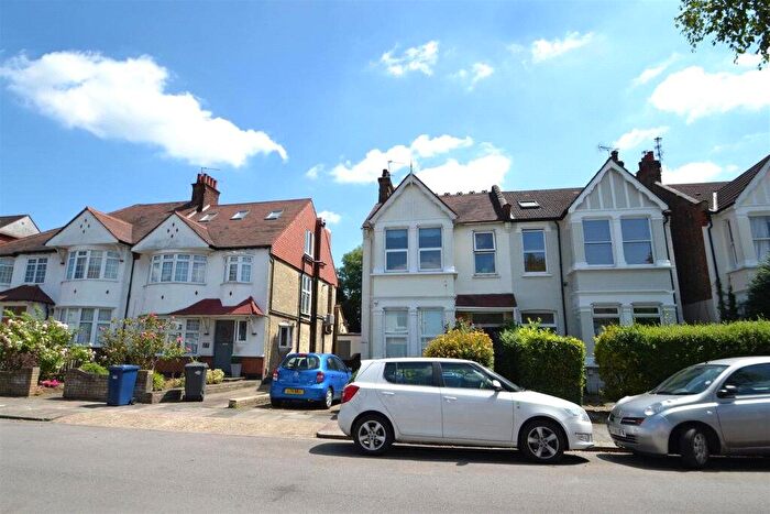 2 Bedroom Flat To Rent In Cavendish Avenue, London, N3