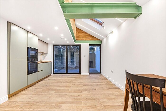 1 Bedroom Flat For Sale In Lower Clapton Road, London, E5