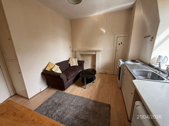 2 Bedroom Flat To Rent In Bedford Road, Top Floor Right, Aberdeen, AB24