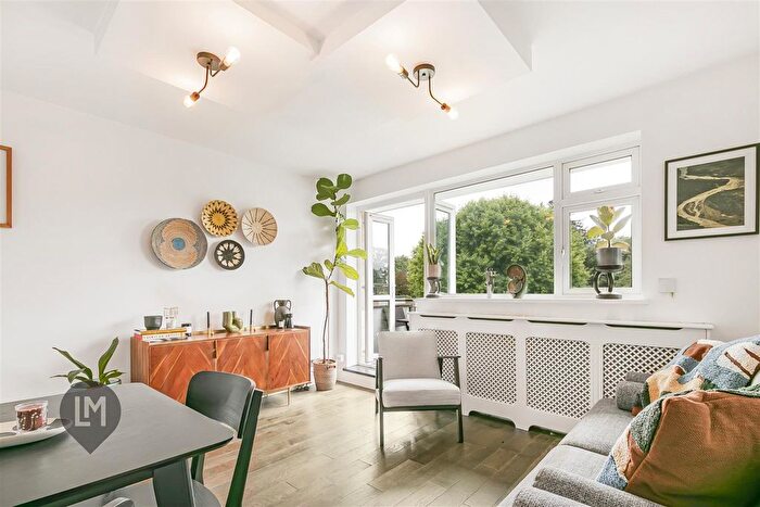 2 Bedroom Flat To Rent In Smithwood Close, London, SW19