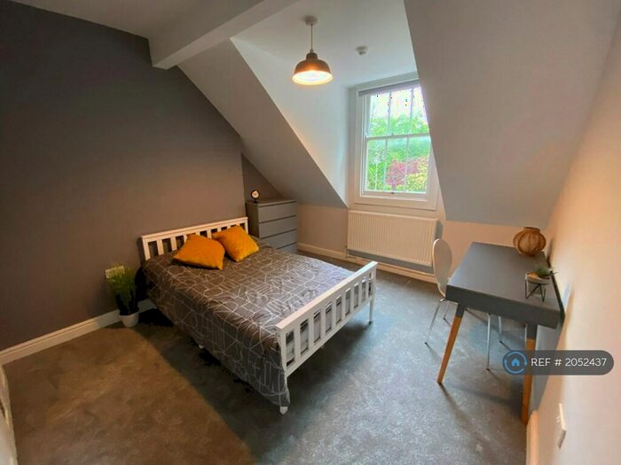 6 Bedroom Semi-Detached House To Rent In Daneshill Road, Leicester, LE3