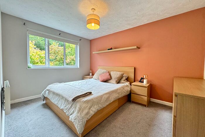 2 Bedroom Flat For Sale In Angelica Way, Whiteley, PO15
