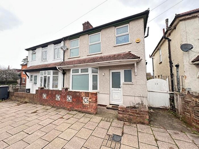 3 Bedroom Semi Detached House To Rent In High Street, Luton, Bedfordshire, LU4