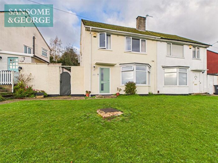 3 Bedroom Semi Detached House For Sale In Royal Avenue, Calcot, Reading, Berkshire, RG31