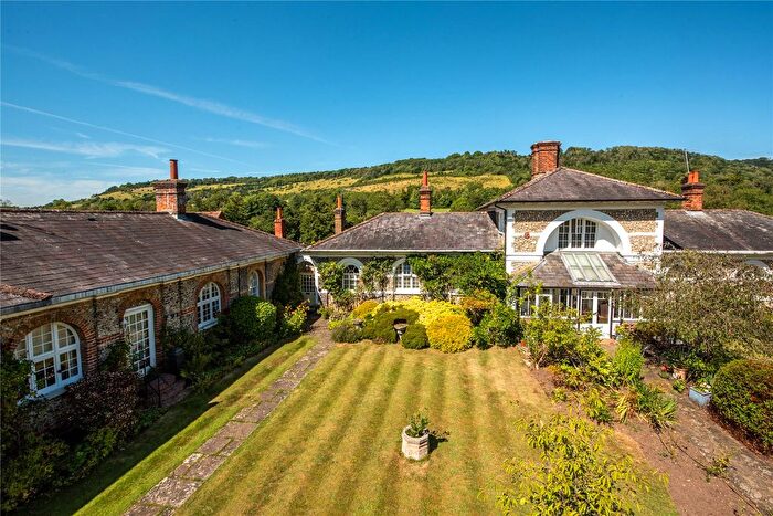 3 Bedroom Bungalow For Sale In Castle Gardens, Dorking, Surrey, RH4