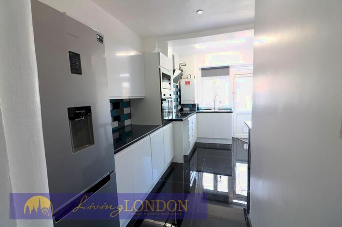 4 Bedroom Terraced House To Rent In Thackeray Avenue, London, N17