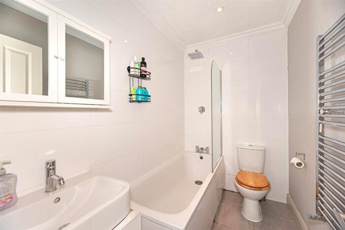 1 Bedroom Apartment For Sale In Mysore Road, London, SW11