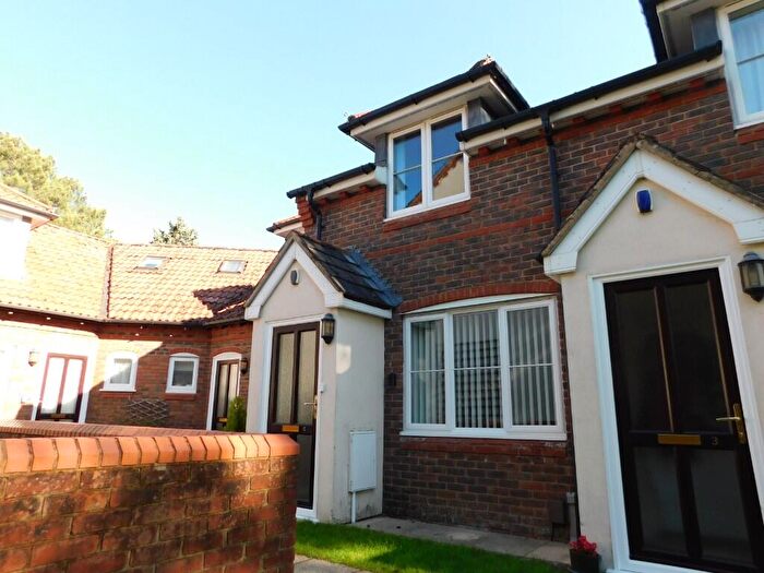 2 Bedroom Cottage For Sale In Catherine Wheel Gardens, Christchurch, BH23