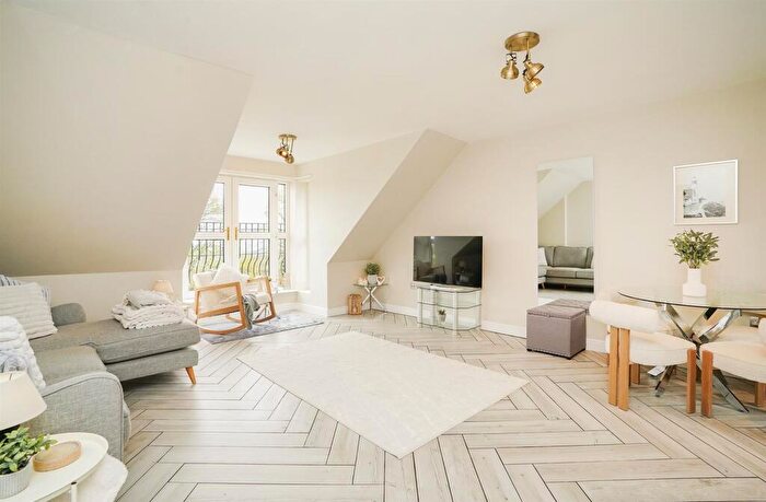 3 Bedroom Apartment For Sale In Manchester Road, Crosspool, Sheffield, S10