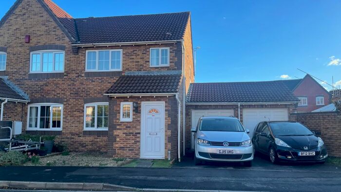 3 Bedroom Semi-Detached House To Rent In Yarbury Way, Weston-Super-Mare, BS24