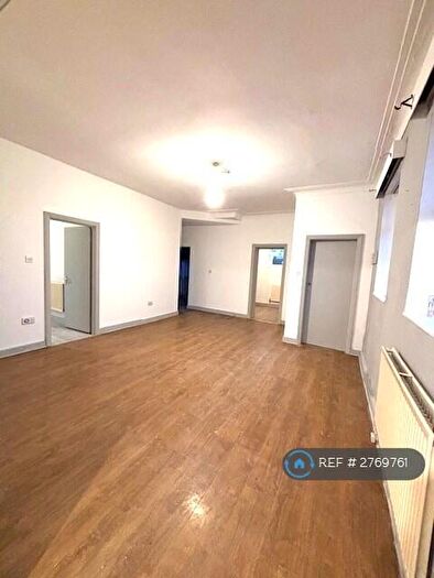 4 Bedroom Bungalow To Rent In Eastham Way, Salford, M38