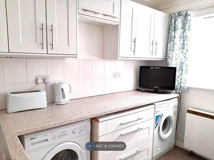 1 Bedroom Flat To Rent In Verity Crescent, Poole, BH17