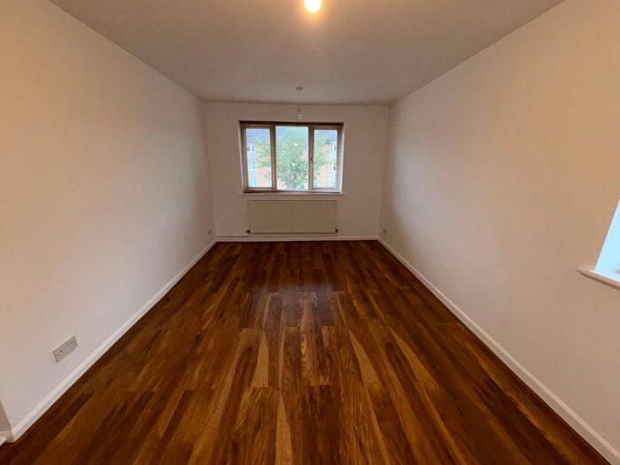 1 Bedroom Flat To Rent In Central Drive, Coseley, WV14