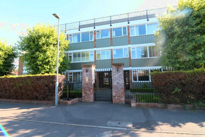 1 Bedroom Apartment To Rent In Ashurst Drive, Ilford, Essex, IG6